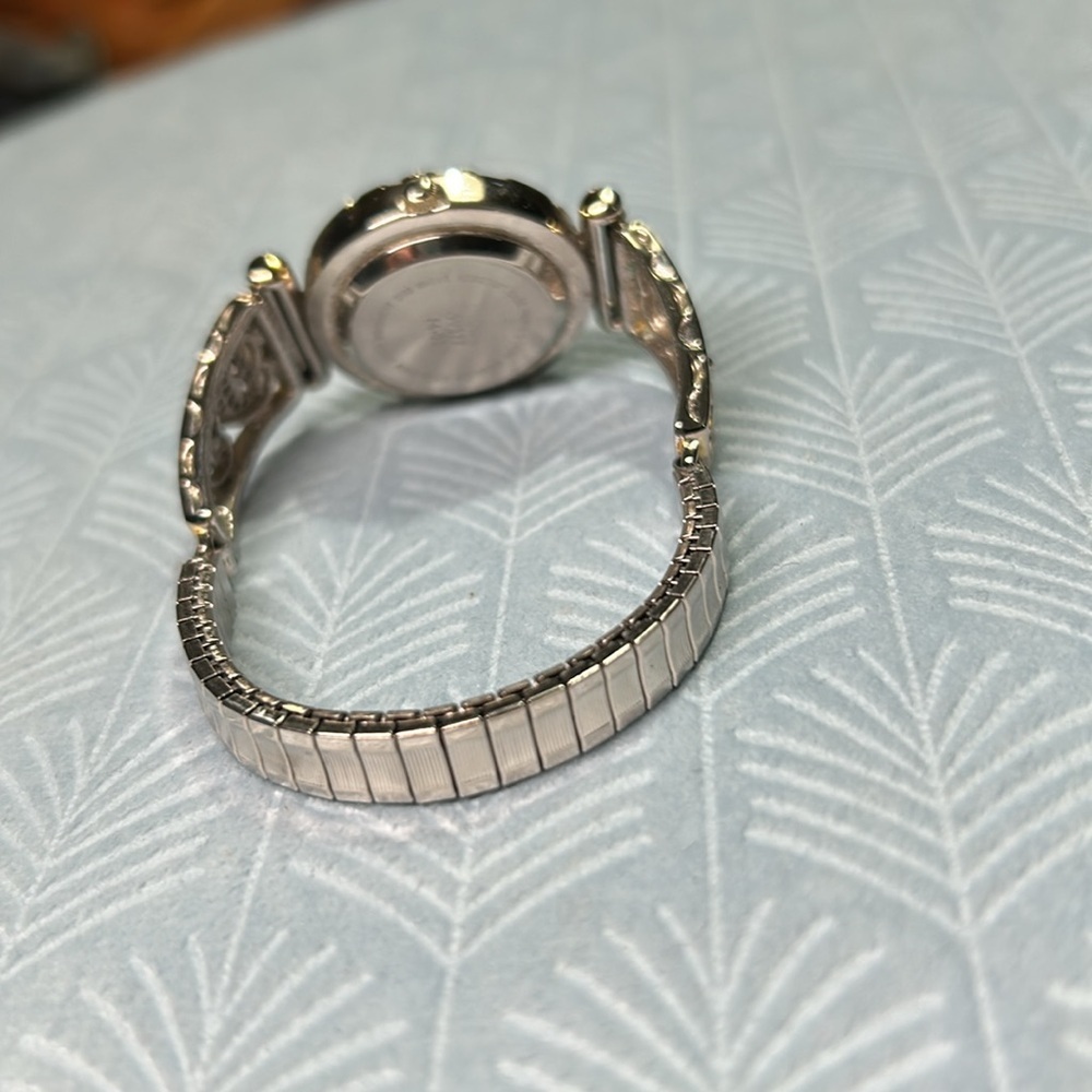 Heart detail wrangler elastic stretch silver watch - Picture 5 of 16
